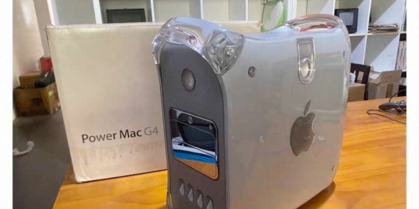 乔布斯2000年设计的苹果电脑：Power Mac G4电脑主机