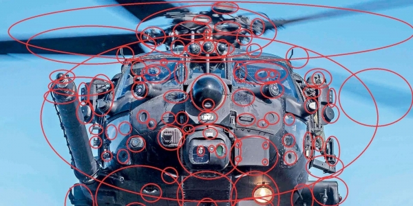 抓捕马杜罗的MH-60L黑鹰特种直升机，机身布满传感器！